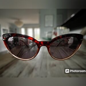 NWOT Lilly Pulitzer Halona Cat Eye Sunglasses